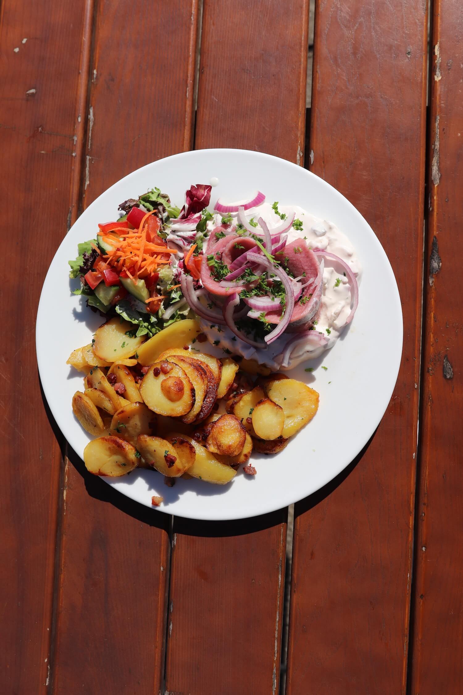 Fisch mit Bratkartoffeln im Schiffercafé